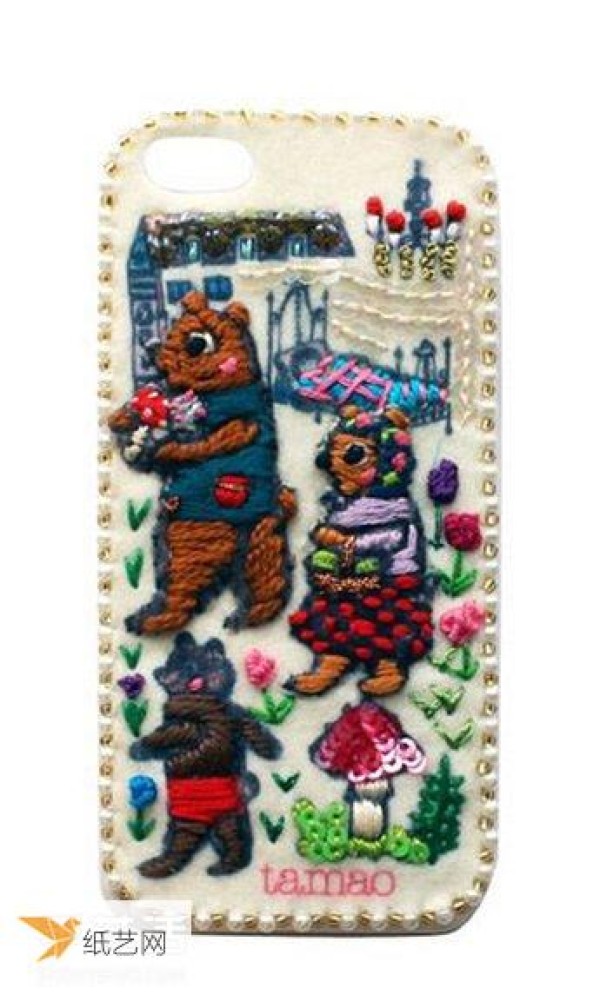 Fairy tale-like embroidery craftsmanship creates unique and cute mobile phone cases