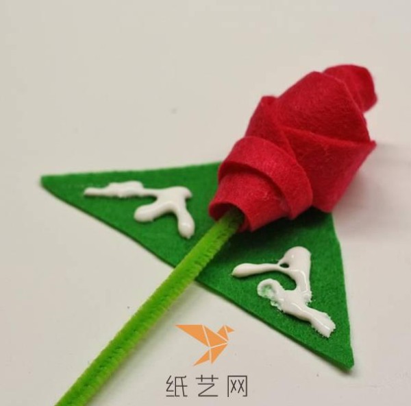 Tutorial on making non-woven roses for Valentine’s Day gifts