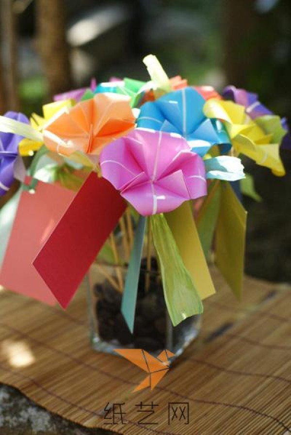 Simple and beautiful origami flower tutorial!