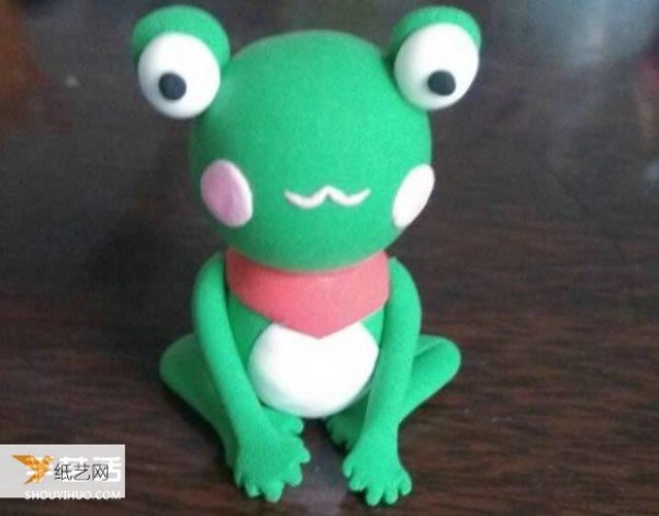 Illustrated tutorial for making a small frog by hand using ultra-light clay