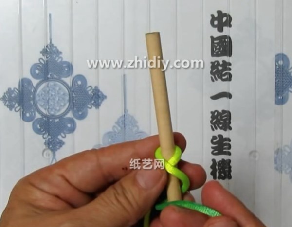 Chinese knot hand-weaving method - hand-weaving method of oblique curly knot