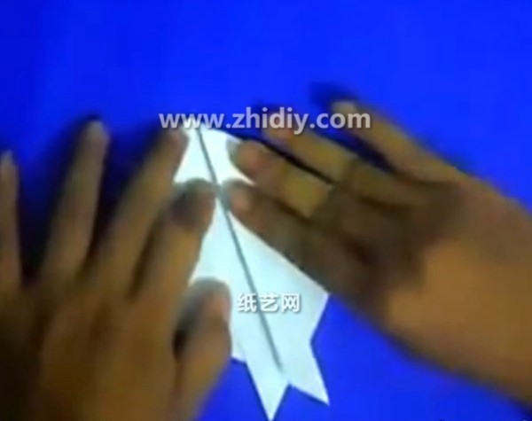 Origami Encyclopedia—Video tutorial on how to fold three-dimensional origami simulated fish