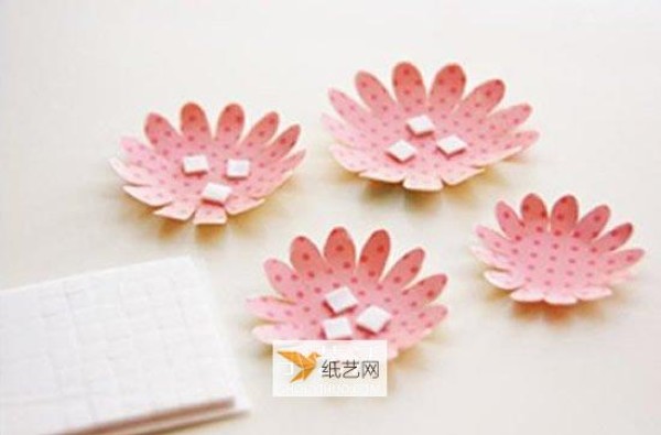 Steps to use cardboard to fold flower Mid-Autumn Festival greeting cards