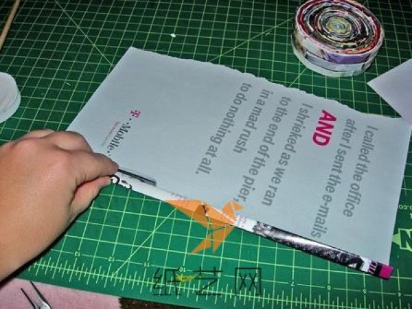 Tutorial on making rolling paper boxes from old magazines