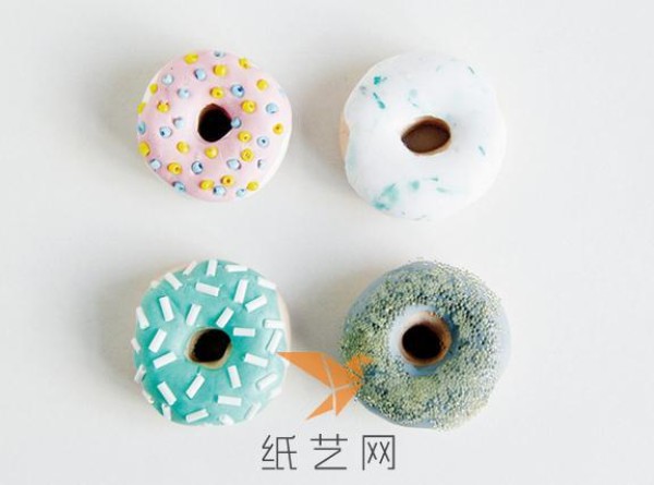 Super cute donut necklace tutorial made from super light clay