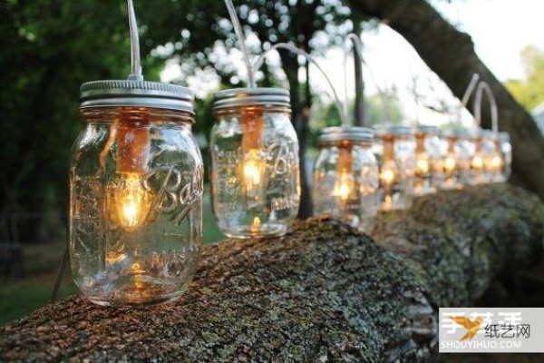 How to use glass jar waste to make romantic Christmas lamps