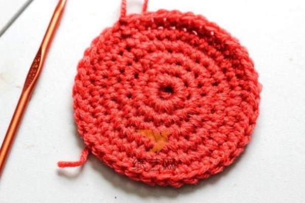 Tutorial on making beautiful crochet coasters as a New Year gift