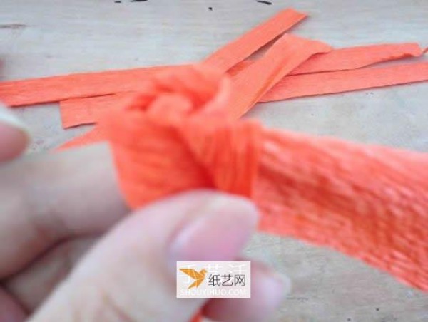 How to fold roses using crepe paper by hand