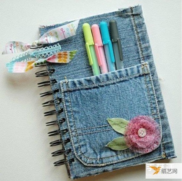 Wonderful handmade products using discarded jeans transformed into beautiful crafts