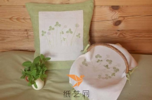 Ingenious plant pattern printing method for making New Year gift fabrics