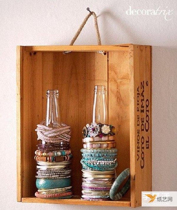 A simple, practical and creative way to store jewelry