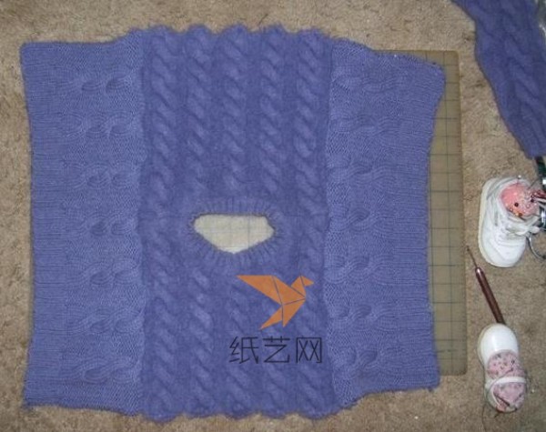 DIY tutorial on using old woolen sweaters to make fashionable bags