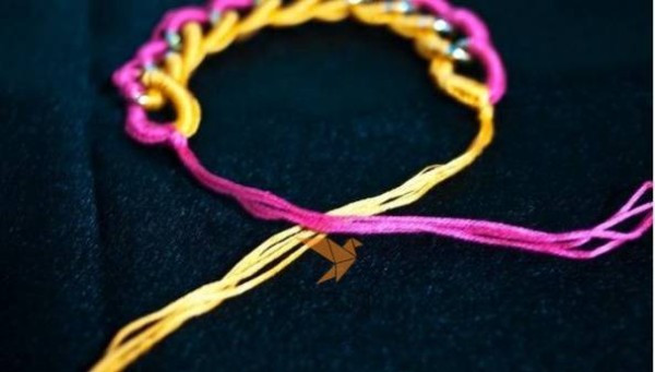 Simple bracelet knitting tutorial for making Christmas gifts