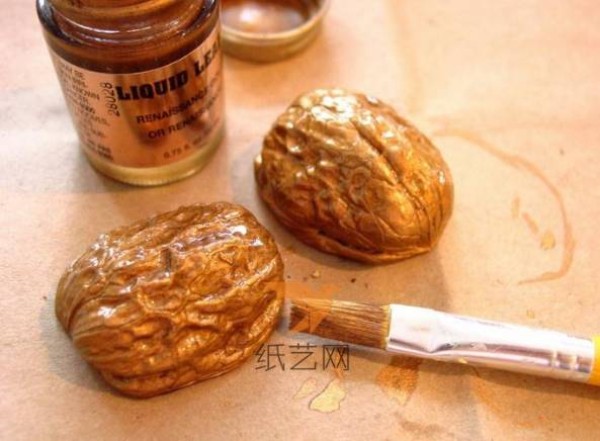 Tips for turning walnuts into treasures and a tutorial on how to make gift packaging boxes