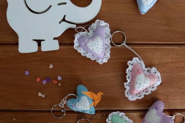 Tutorial on how to make a cute heart-shaped keychain