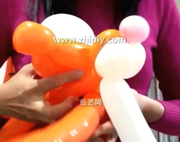 Video tutorial on how to make Tigger balloon shape by hand