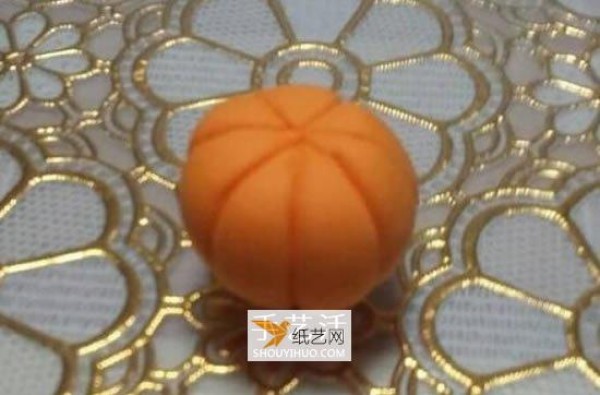 Make a spooky jack-o'-lantern using ultra-light clay