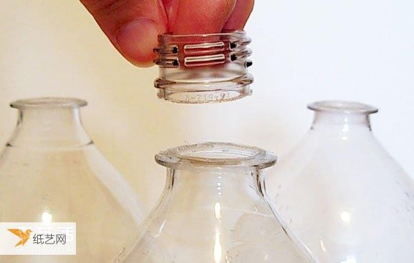 Illustrated tutorial on how to make a homemade bell jar using plastic bottles