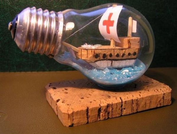 DIY tutorial for using waste incandescent light bulbs to make a boat inside a light bulb