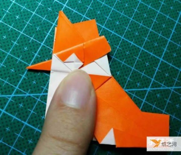 Detailed explanation of the manual method of folding a paper kingfisher tutorial.