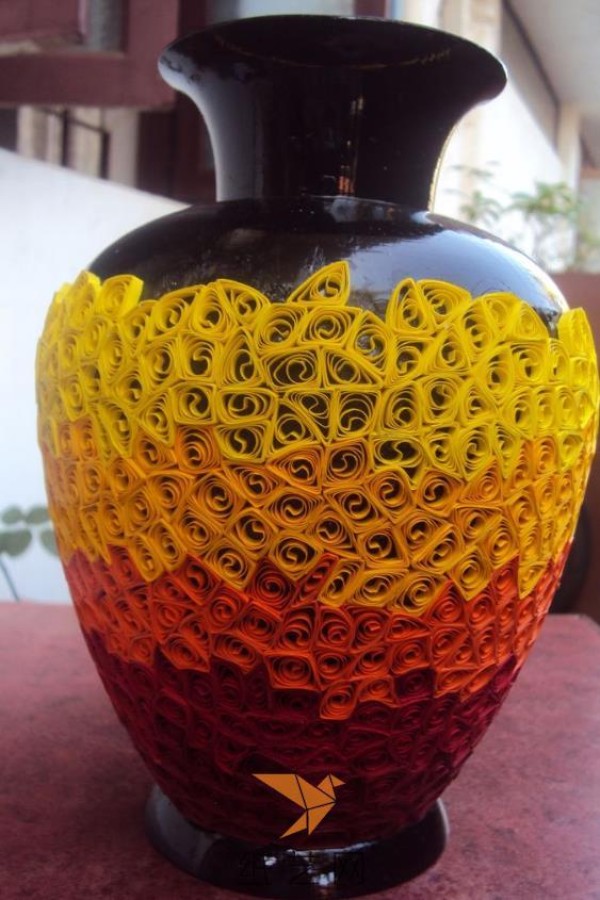 Use quilled paper to transform an old vase at home. A tutorial on how to make a beautiful quilled paper vase.