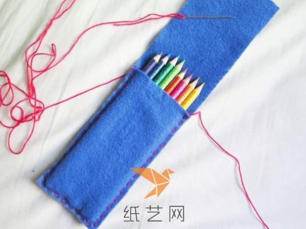 Tutorial on making a simple pencil case from non-woven fabric