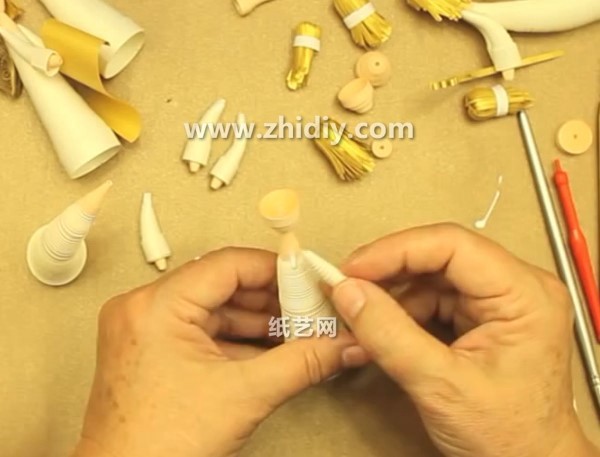 DIY handmade video tutorial for three-dimensional paper angels