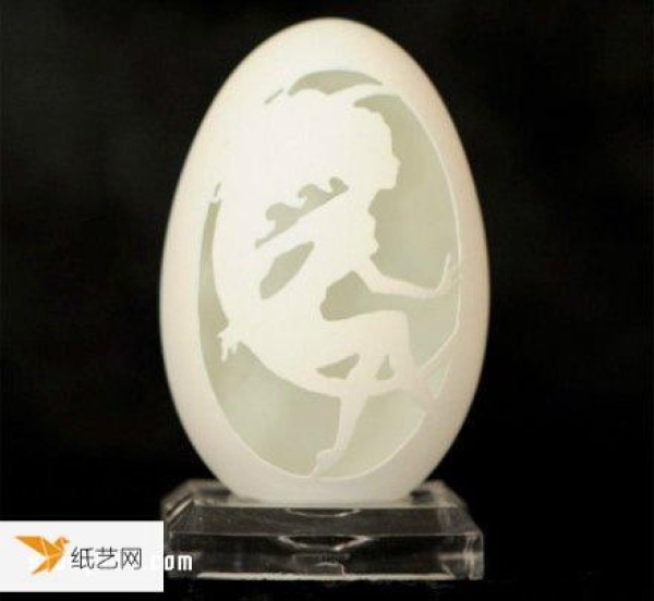 Appreciate the exquisite hand-made egg carving art works