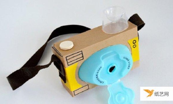 Tutorial on how to make a simple cardboard box children’s toy camera