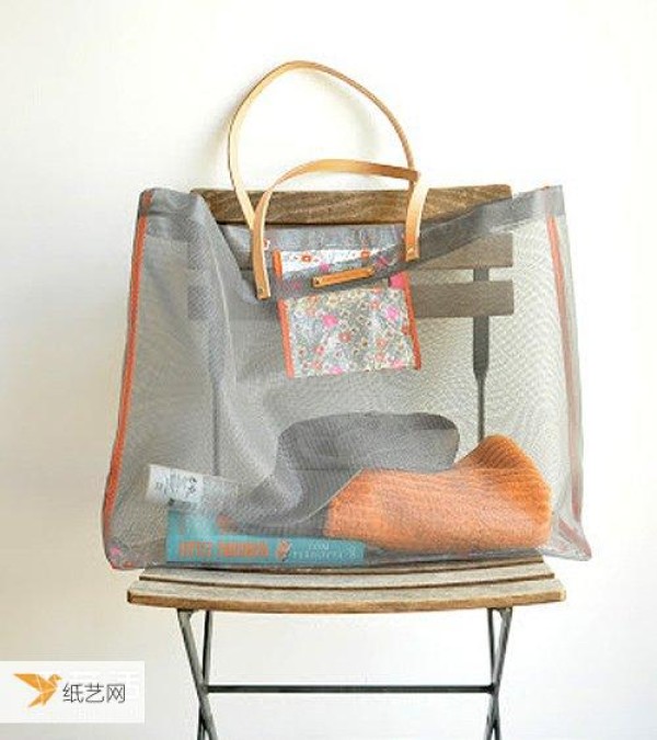 Detailed illustrated tutorial on how to make a beach bag using window screen netting