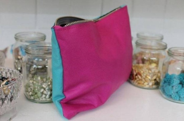 Tutorial on making beautiful contrasting color clutch bags by hand