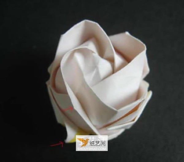 Super detailed illustration of how to fold handmade roses