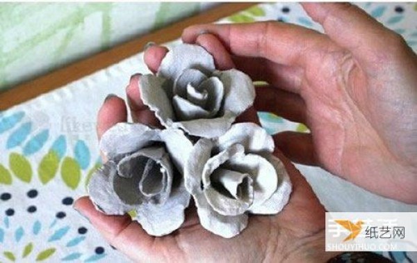 Handmade egg tray rose decoration method that can be used even at weddings