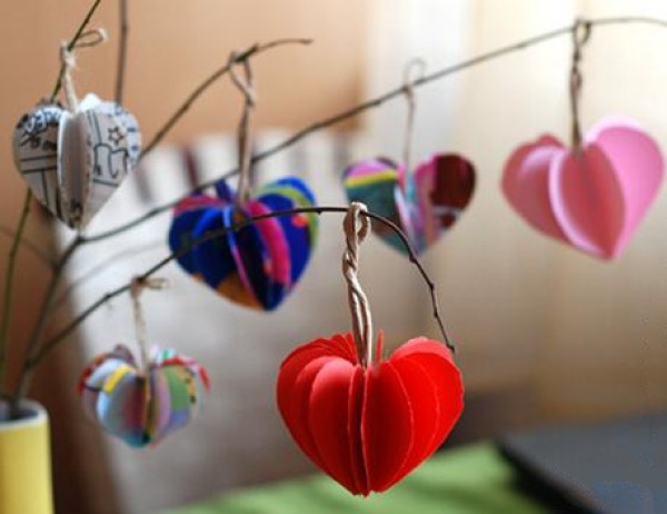 Tutorial on making a beautiful three-dimensional heart-shaped Valentine’s Day decorative tree