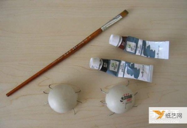 A simple craft method for young children to use table tennis balls to make seven-star ladybugs