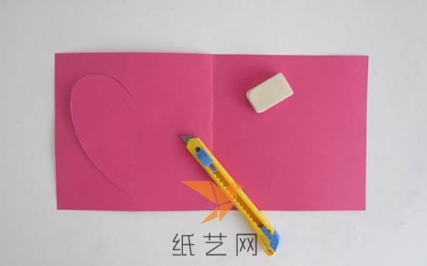 Three-minute tutorial on how to make a heart-shaped Valentine’s Day card