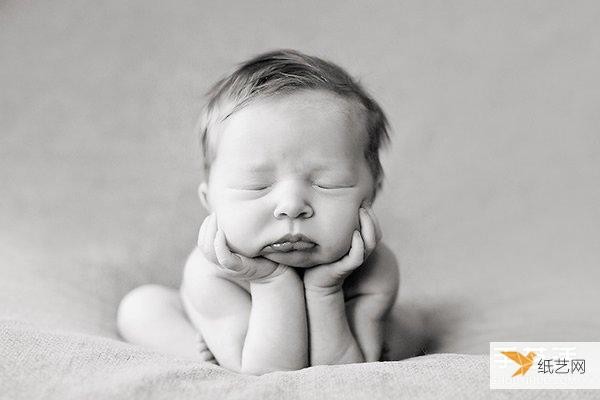 A pure and innocent little angel. Super cute newborn baby photos.