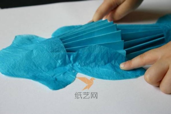 Tutorial on how to make children’s handmade three-dimensional paper art goldfish