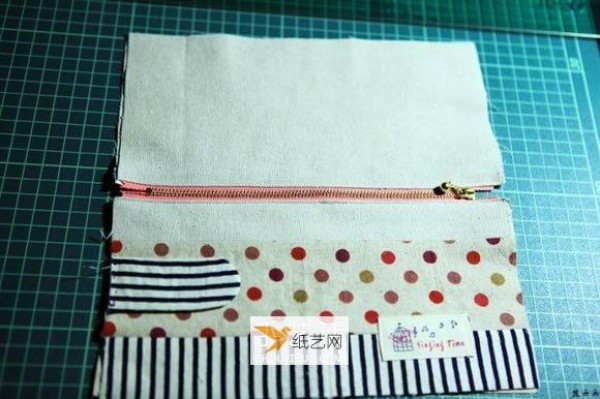 Make a small zipper wallet with card holder function