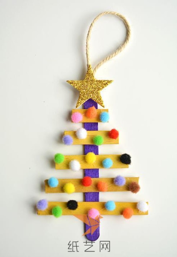 Tutorial on making a beautiful little Christmas tree out of ice cream sticks for Christmas