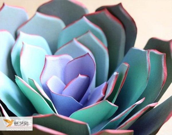 Use crepe paper to imitate colorful and exquisite paper art flowers.