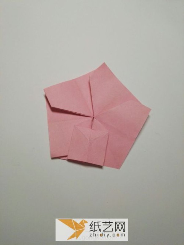 Tutorial on making origami cherry blossoms suitable for Christmas decoration