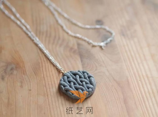 Tutorial on Braided Necklace Made of Super Light Clay for Valentines Day Gift