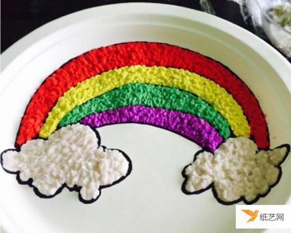 A very creative way to make a disposable kindergarten rainbow dinner plate painting