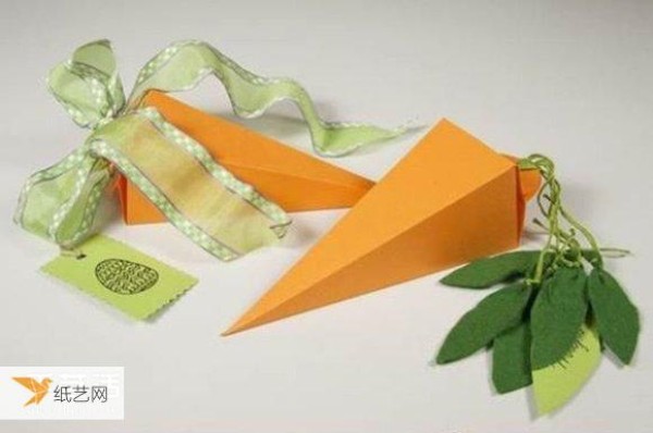 Illustration of folding method of origami carrot packaging box