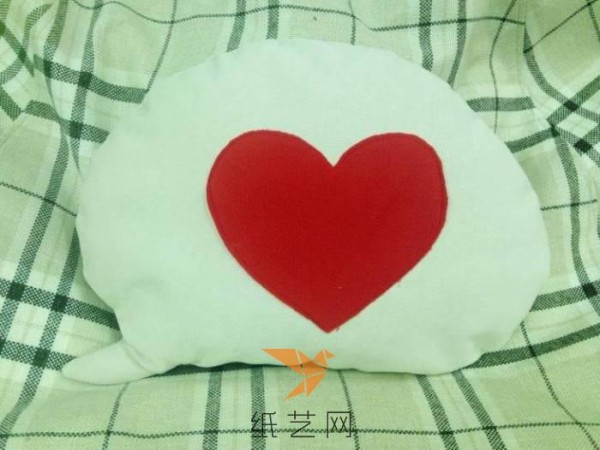 Tutorial on making a heart-shaped message pillow for Valentine’s Day gift