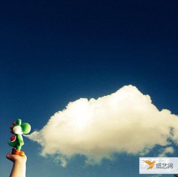 A simple and interesting optical illusion photography teaches you how to play with clouds