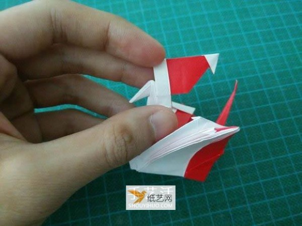 Detailed explanation of the illustrated tutorial on how to fold the Christmas crane