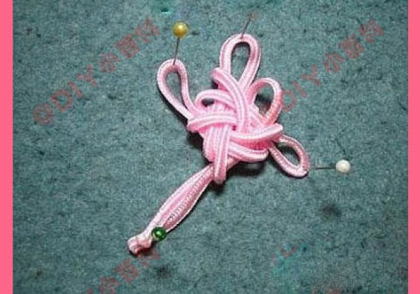 Four-leaf clover braiding Chinese knot braiding method teaches you how to make a four-leaf clover braiding tutorial that will bring good luck.