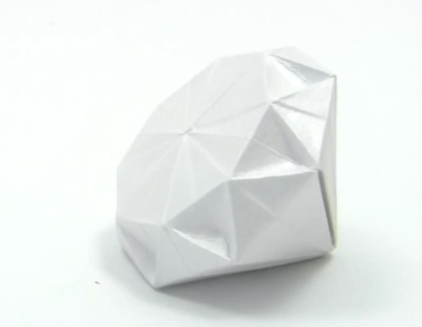 Origami video tutorial for three-dimensional origami diamond